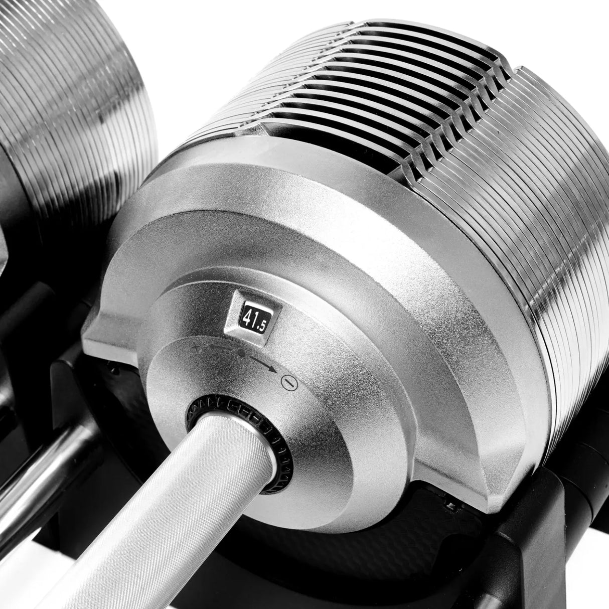 Sporter traint met dumbbell set 40–41,5 kg verstelbaar – ideaal voor homegym krachttraining